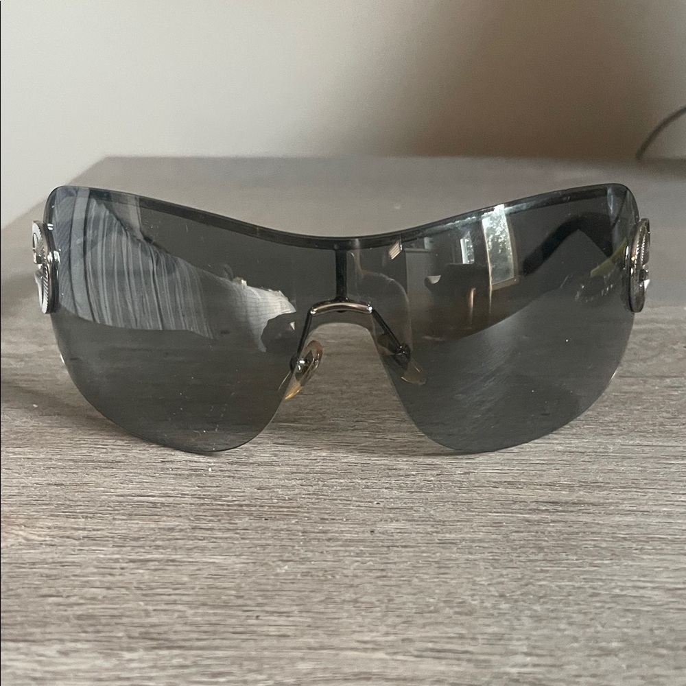 Gucci Black Sunglasses with Silver Accents - Picture 2 of 6